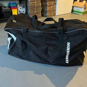 Black Warrior Lacrosse LAX GiANT Gym Sports Cary Travel Duffel Bag Blackhole